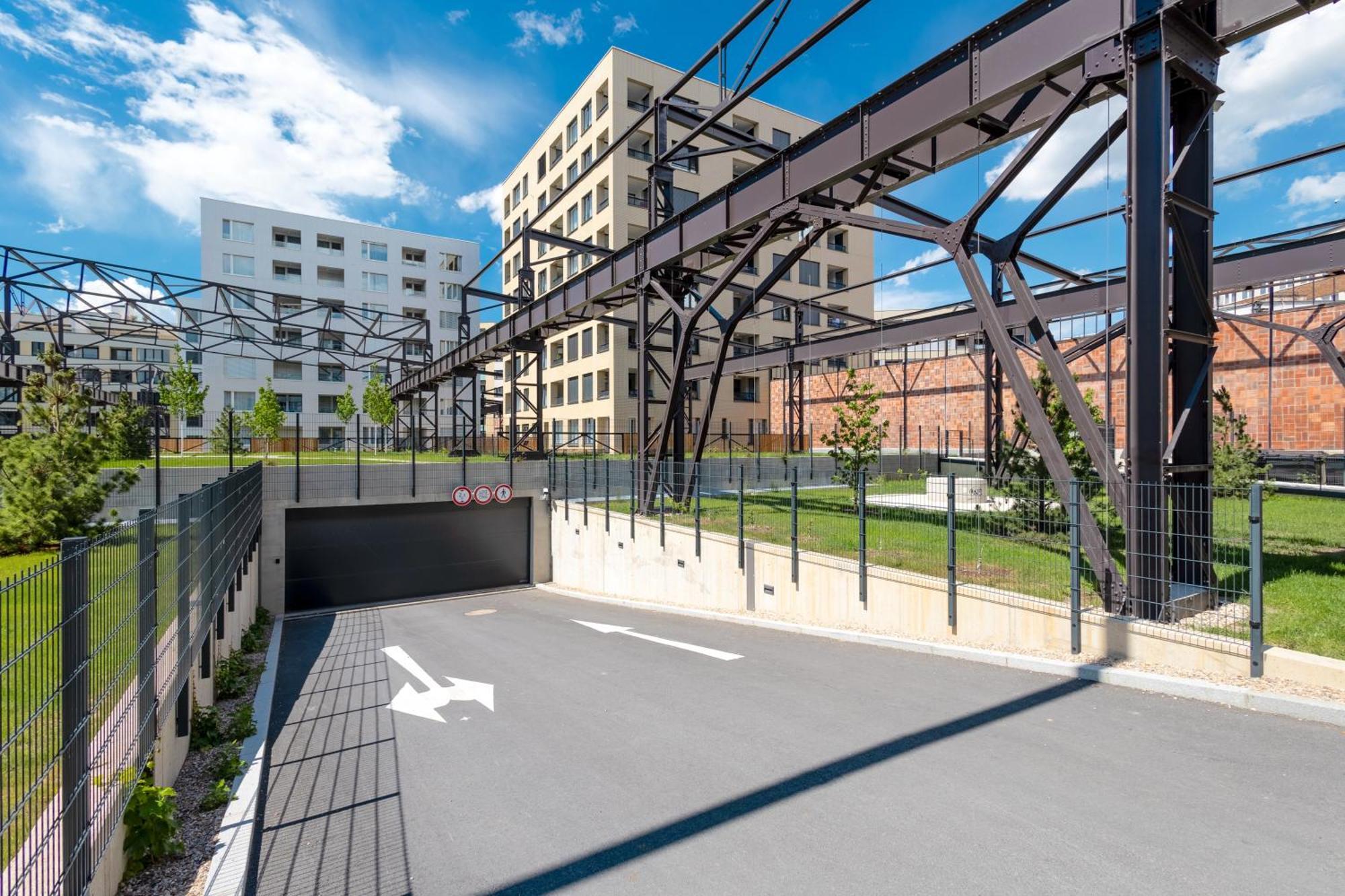 Bright 2Br - 4Th Floor, Balcony, Free Parking By Gravity Prague Apartamento Exterior foto