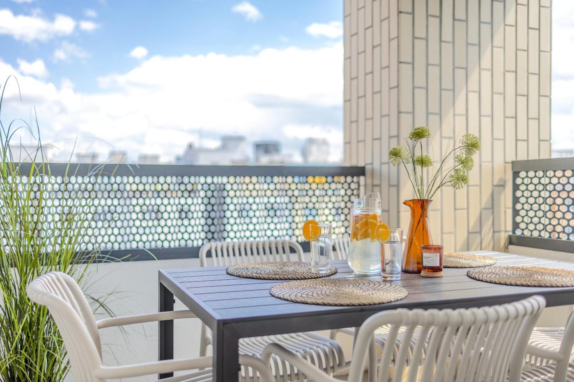 Bright 2Br - 4Th Floor, Balcony, Free Parking By Gravity Prague Apartamento Exterior foto