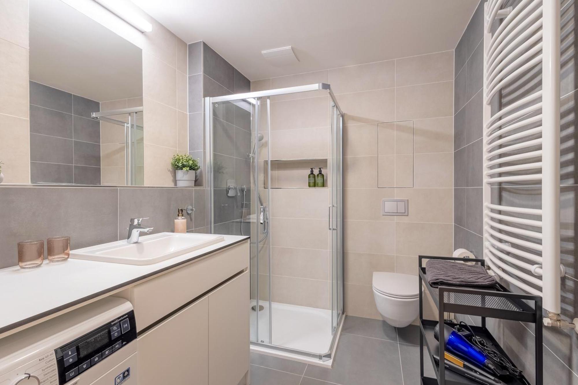 Bright 2Br - 4Th Floor, Balcony, Free Parking By Gravity Prague Apartamento Exterior foto