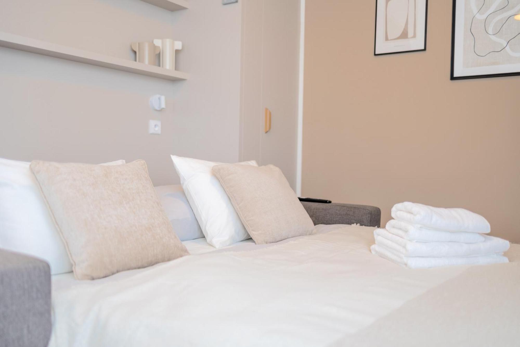 Bright 2Br - 4Th Floor, Balcony, Free Parking By Gravity Prague Apartamento Exterior foto
