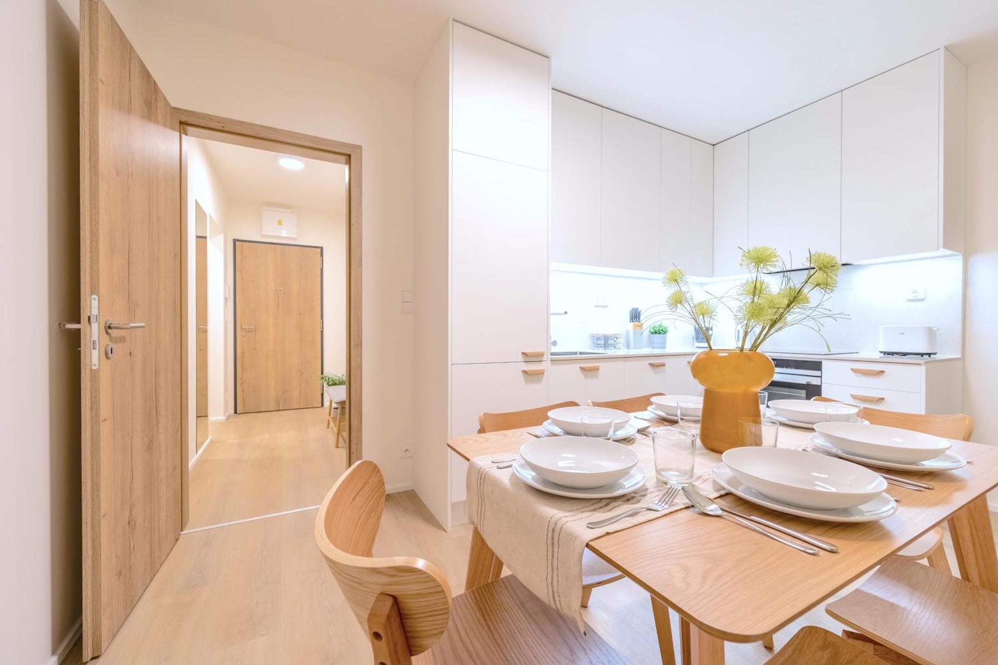 Bright 2Br - 4Th Floor, Balcony, Free Parking By Gravity Prague Apartamento Exterior foto