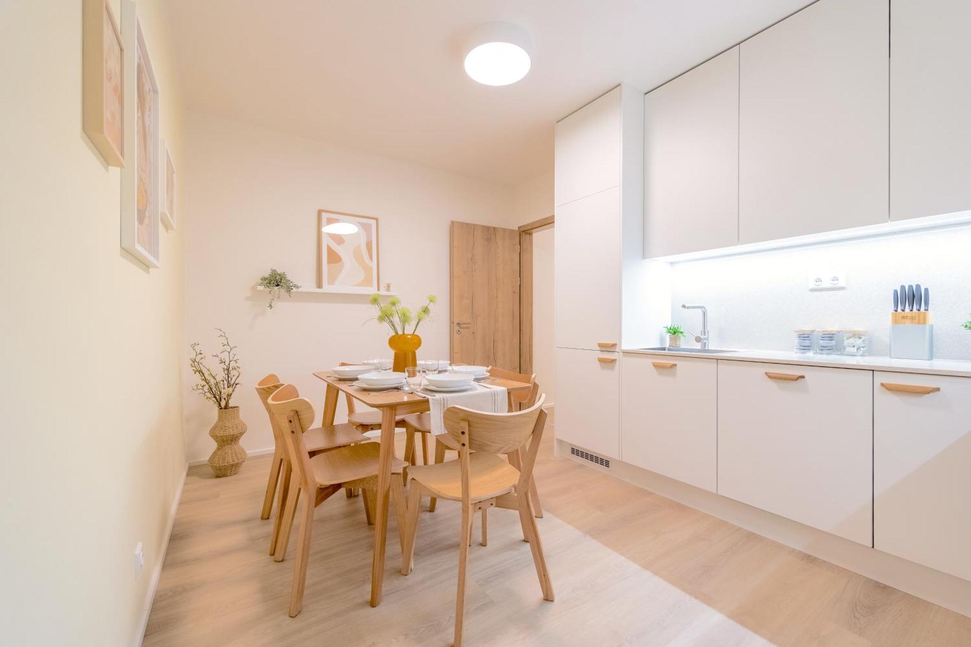 Bright 2Br - 4Th Floor, Balcony, Free Parking By Gravity Prague Apartamento Exterior foto