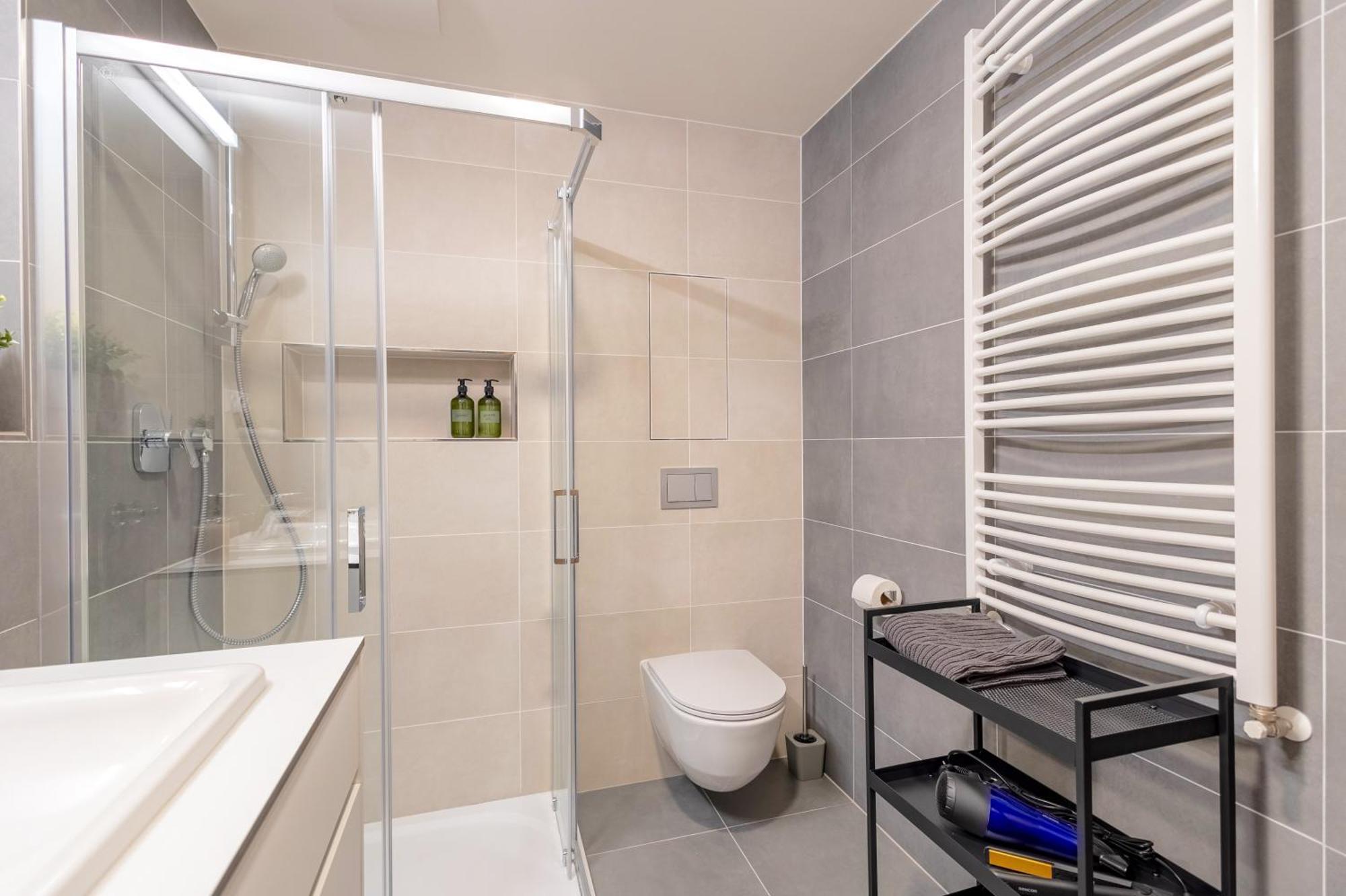 Bright 2Br - 4Th Floor, Balcony, Free Parking By Gravity Prague Apartamento Exterior foto