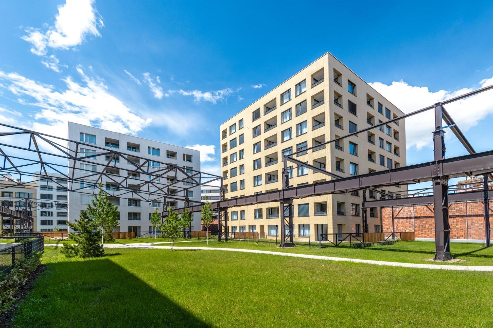 Bright 2Br - 4Th Floor, Balcony, Free Parking By Gravity Prague Apartamento Exterior foto