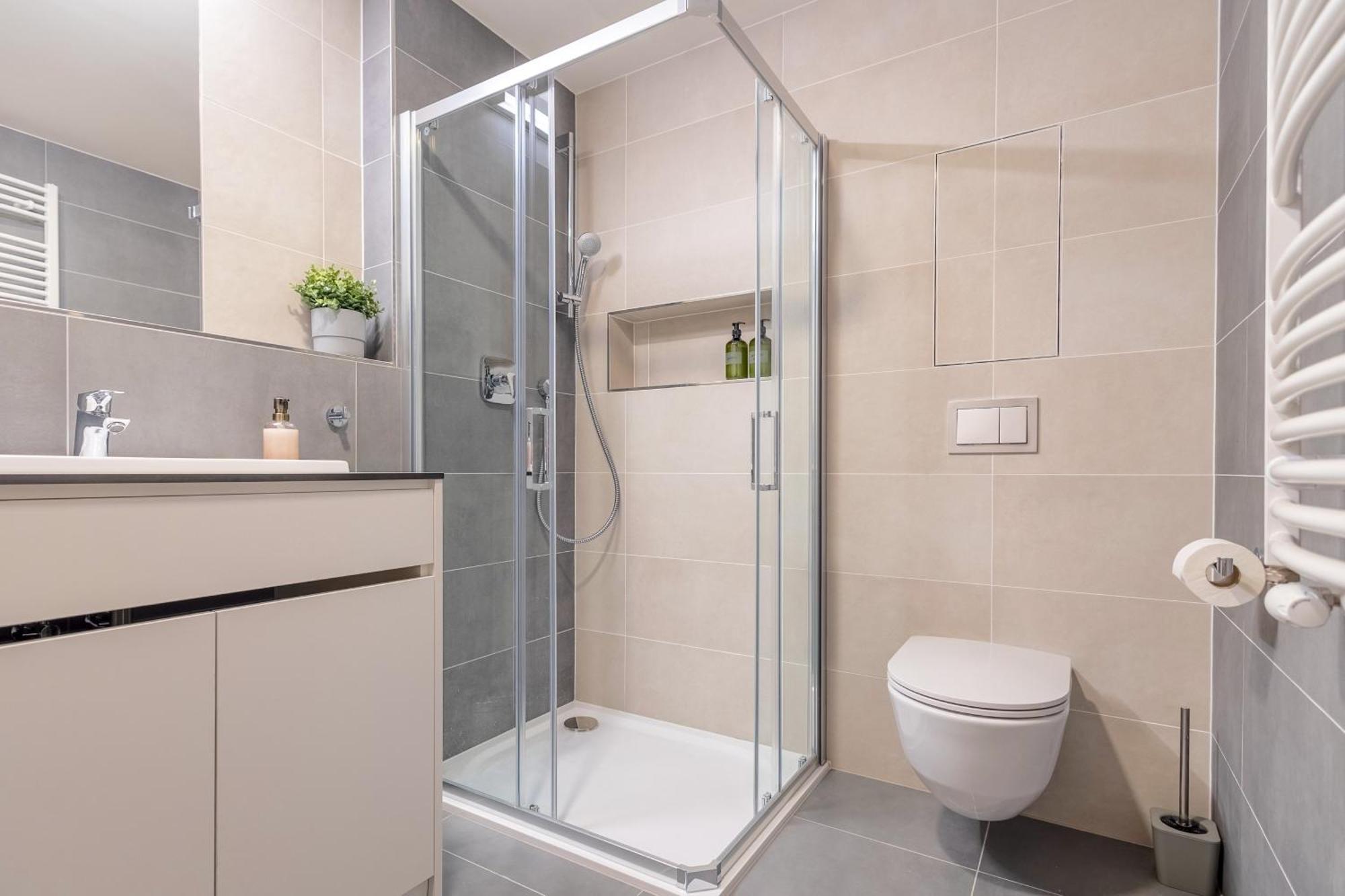Bright 2Br - 4Th Floor, Balcony, Free Parking By Gravity Prague Apartamento Exterior foto